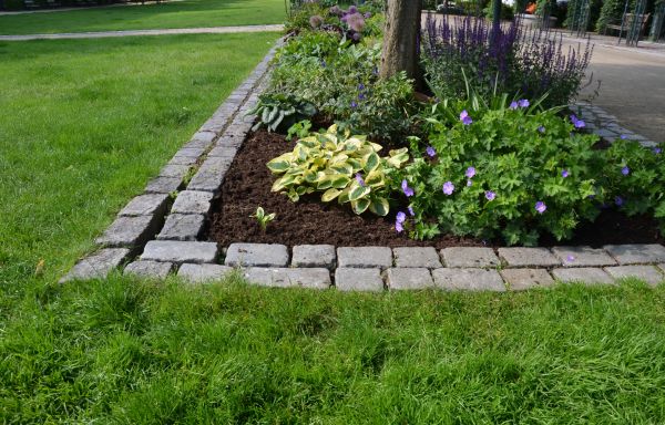 Flower Bed Mulching in Winter Haven
